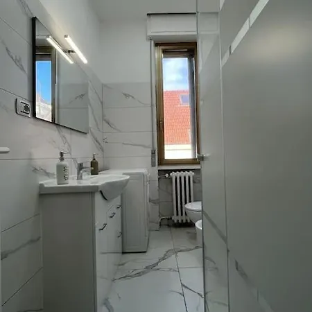 Spacious And Bright Close To Fiera And San Siro Apartment *
